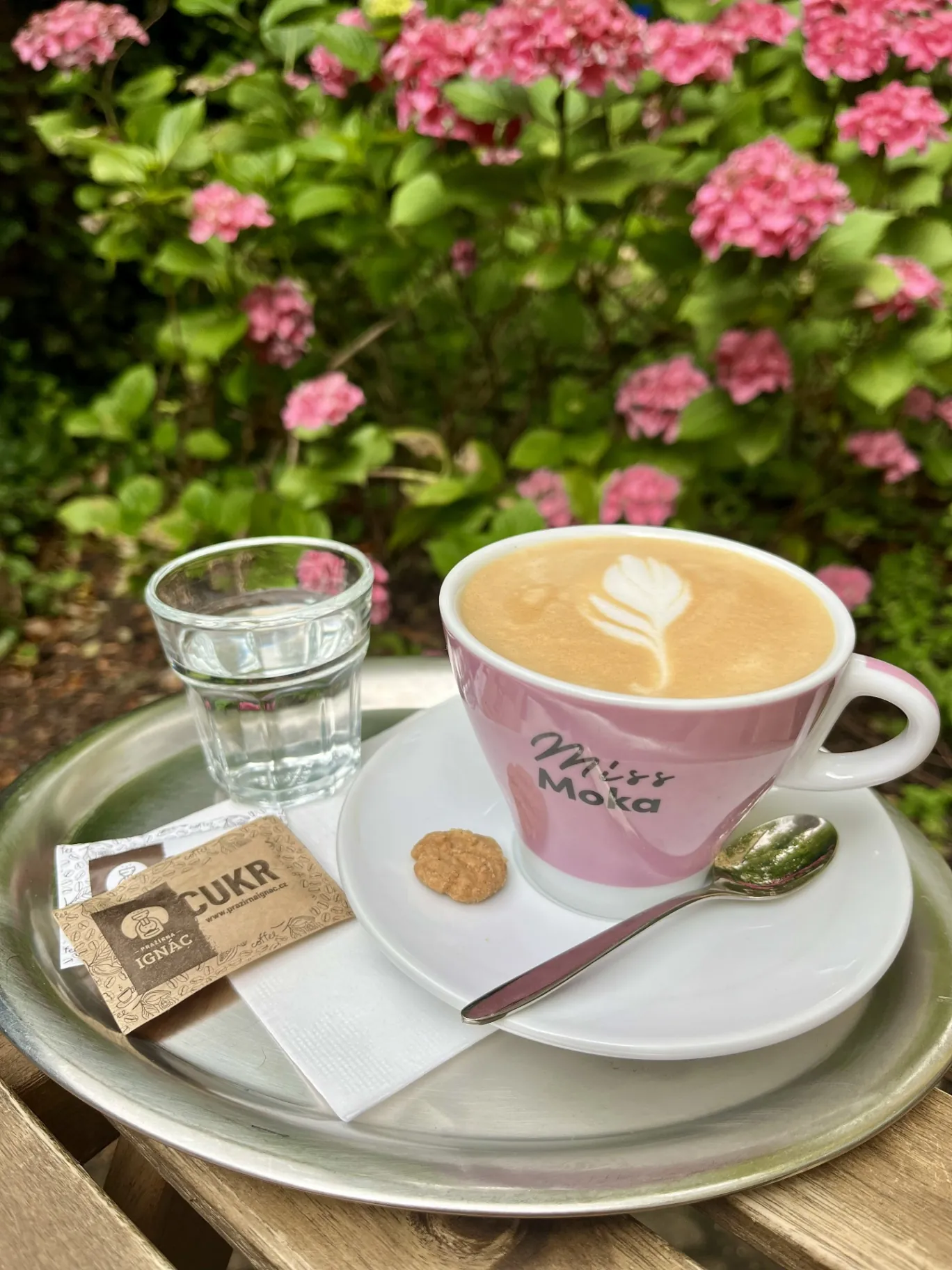 Káva Miss Moka s latte art