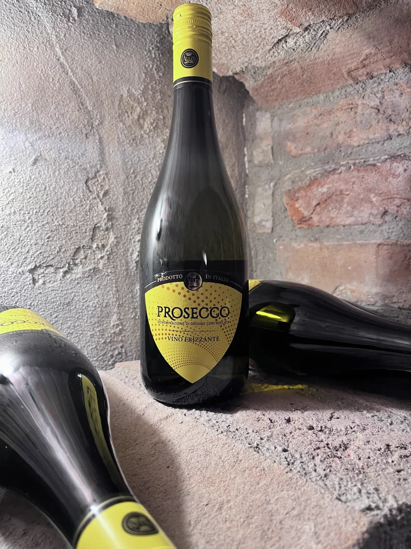 Italské prosecco ve vinném sklípku