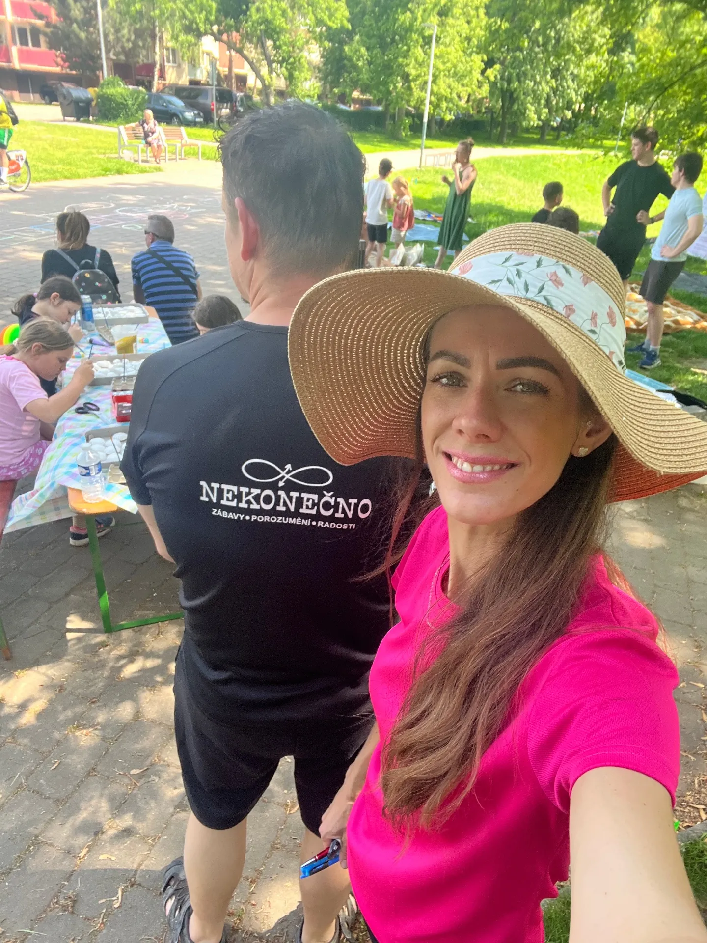 Nekonečné odpoledne — selfie v triku Nekonečno v parku