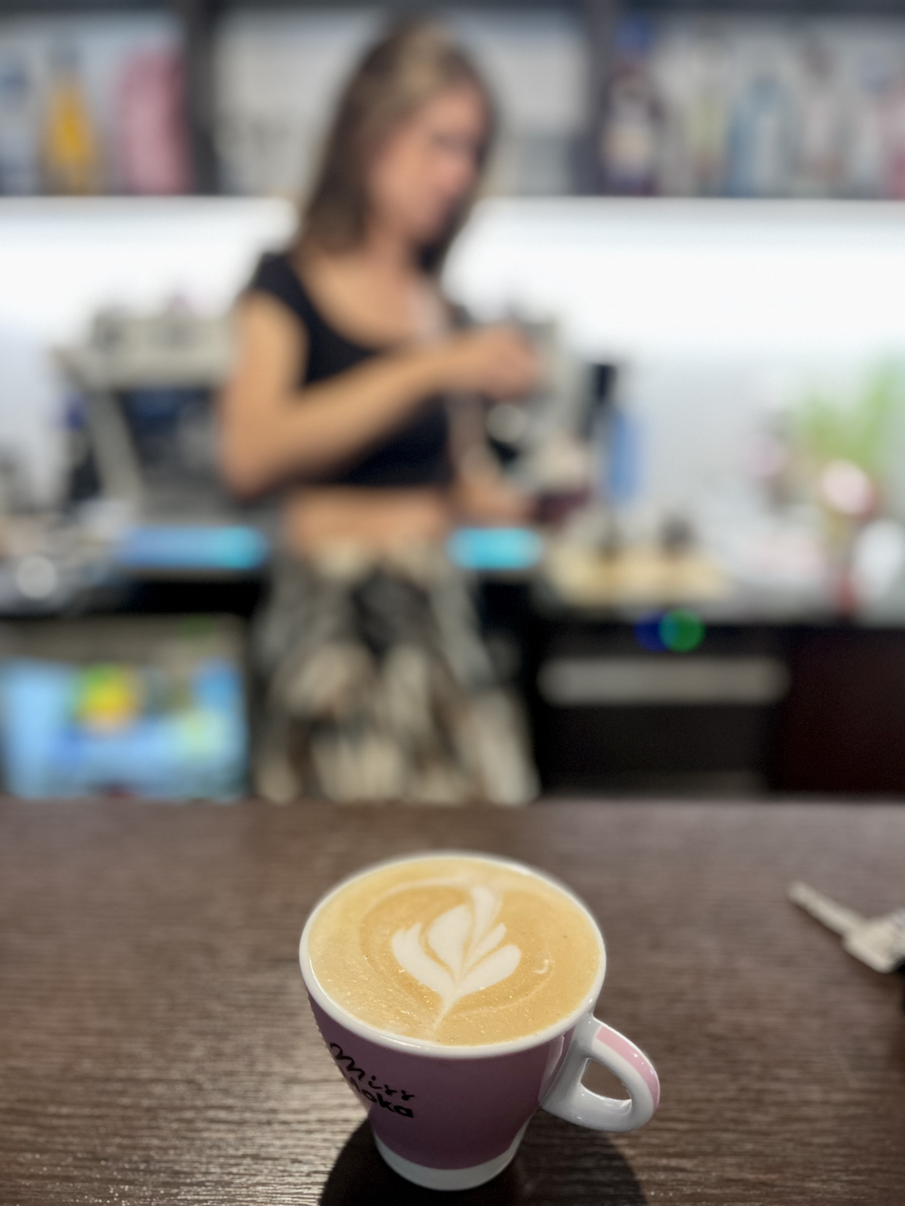 Cappuccino s latte art v hrnku Miss Moka